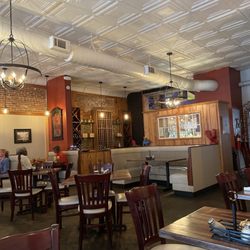 Wholly Smokin' Downtown - Dining room