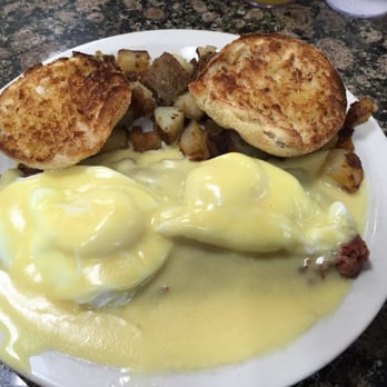 Theo's Cozy Corner - Corned beef hash with hollandaise - Breakfast & Brunch Near Me - Boston, Massachusetts