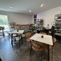 Hoopers Creek Wine Market - Back seating area