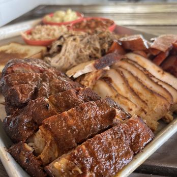 The Pig & Pint - Pitmaster Sampler - Barbeque Near Me - Jackson, Mississippi