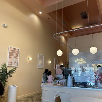 Whata Peach - Inside seating & some in the back! - Juice Bars & Smoothies Near Me - Encino, California