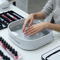 Silent Moment Nails - Manicure