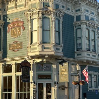 Victorian Inn - Front of building. - Hotels Near Me - Ferndale, California