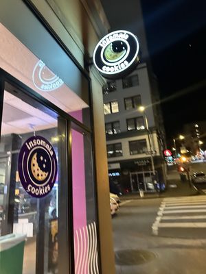 Insomnia Cookies by null