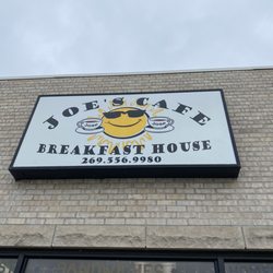 Joe's Cafe - Logo out front