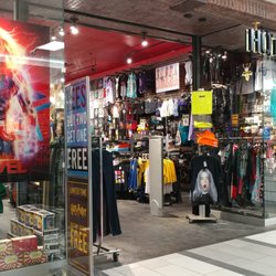 Hot Topic - Hot Topic in Kirkwood Mall, Bismarck ND