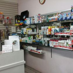 Veterinaria Gusmar - Affordable and adequately stocked Vet Pharmacy for dogs and cats, with supplements, beds, attire, quality chow, leashes, collars, etc.