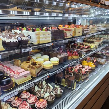 Chateau De Chantilly Cafe - Cakes! - Bakeries Near Me - Chantilly, Virginia
