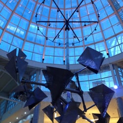 Livingston Designer Outlet - Moving sculpture