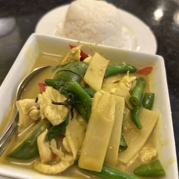 Bai Plu Thai & Sushi - Chicken Green Curry - Sushi Bars Near Me - Long Beach, California Bai Plu Thai & Sushi - Chicken Green Curry - Sushi Bars Near Me - Long Beach, California