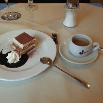 Bella Napoli - Zum Abschluß ein selbstgemachtes Tiramisu und einen Espresso --Genuß auf höchstem Niveau. Best of Stuttgart!!! - Italian Near Me - Stuttgart, BW