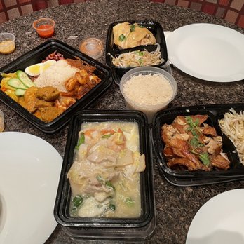 PappaRich - clockwise from left: nasi lemak, hainanese chicken, fried chicken, wat tan hor - Malaysian Near Me - Houston, Texas