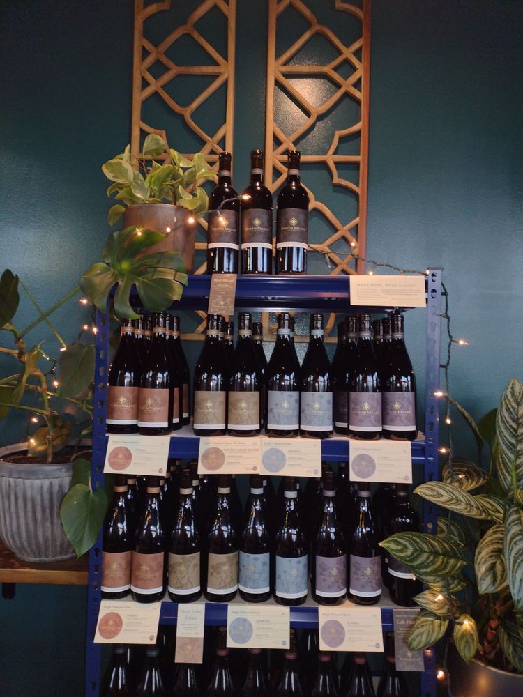 North Valley Vineyards Logo