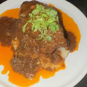 PARA - Braised short rib burgundy - Bars Near Me - Charlotte, North Carolina PARA - Braised short rib burgundy - Bars Near Me - Charlotte, North Carolina