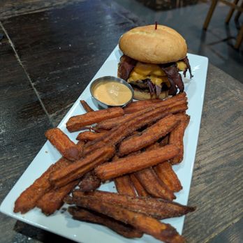 The Talking Pint - Bars Near Me - Riverview, Florida