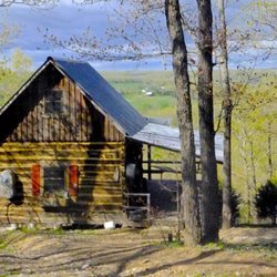Rock Eddy Bluff Farm Cabins - Aunt Phoebe's cabin overlooking the valley