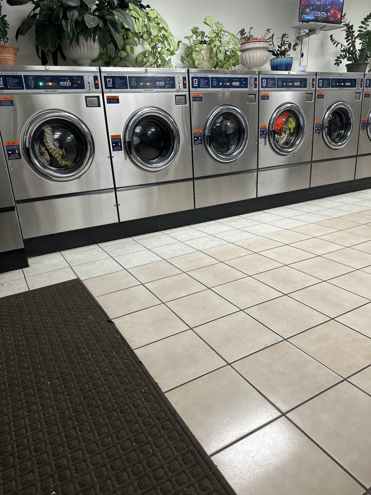 EXPRESS LAUNDRY Updated August 2024 3738 Farmington Dr, Greensboro