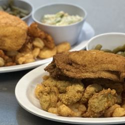 Carolina Girls Seafood & Grill - Hardy combo patter's.