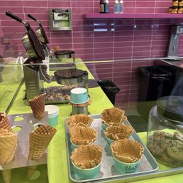 Fresh waffle cones & bowls! Fresh waffle cones & bowls!