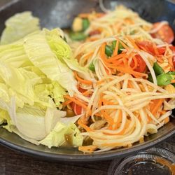 Jaiwai Thai Kitchen - Papaya salad