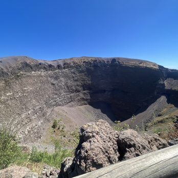 Mount Vesuvius - crater - Landmarks & Historical Buildings Near Me