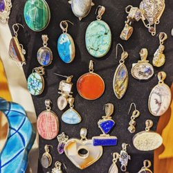 Utopia Sacred Space - Pendants for stone lovers
