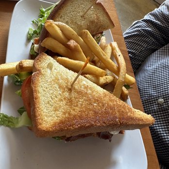 Ruby Slipper Midcity - BLT with Fried Green Tomatoes - Breakfast & Brunch Near Me - New Orleans, Louisiana