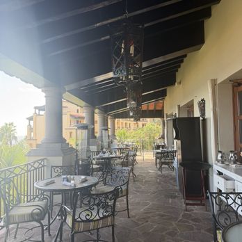 The Bistro - Outdoor seating - American Near Me - Cabo San Lucas, BCS The Bistro - Outdoor seating - American Near Me - Cabo San Lucas, BCS