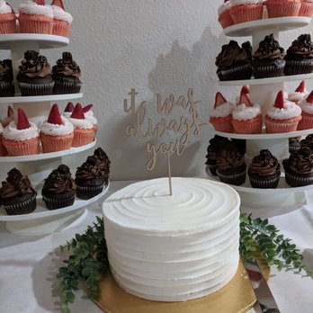 Oh Yeah Cakes - Cupcakes: brownie molten and strawberry love Cake: birthday cake (funfetti) - Bakeries Near Me - San Antonio, Texas Oh Yeah Cakes - Cupcakes: brownie molten and strawberry love Cake: birthday cake (funfetti) - Bakeries Near Me - San Antonio, Texas