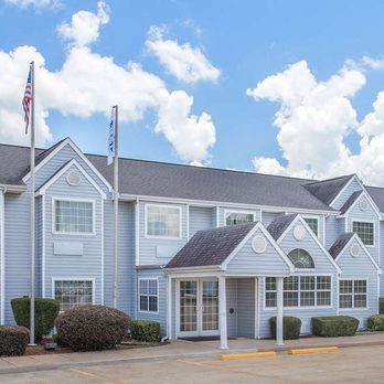 Microtel Inn & Suites by Wyndham Broken Bow - Exterior - Hotels Near Me - Broken Bow, Oklahoma