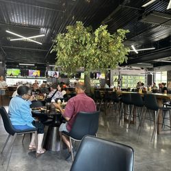 518 Smokehouse - Indoor seating