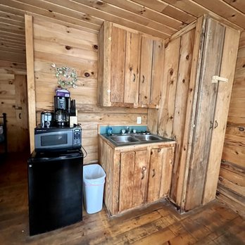 Natural Bridge Campground - We used the fridge, microwave and toaster! They even had dishes and everything you need to clean them! - Campgrounds Near Me - Slade, Kentucky