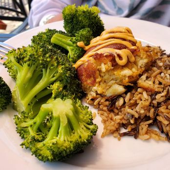 Decoys Seafood - Jumbo Lump Crab Cake: rice, broccoli, Decoys remoulade. For a side, Decoys provided a LOT of broccoli. - Seafood Near Me - Suffolk, Virginia Decoys Seafood - Jumbo Lump Crab Cake: rice, broccoli, Decoys remoulade. For a side, Decoys provided a LOT of broccoli. - Seafood Near Me - Suffolk, Virginia