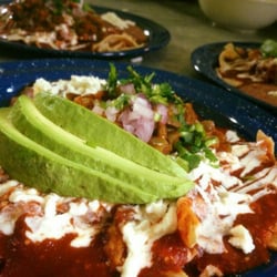 Las Catrinas Chilaquiles - Chilaquiles en Salsa Color!