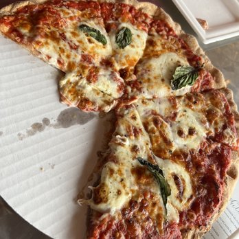 Two EE's Winery - Margherita "flatbread" - Wineries Near Me - Huntington, Indiana