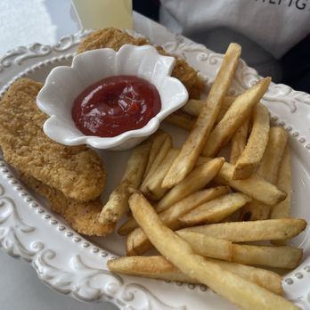 Roses and Berries Cafe - Kids chicken strips - Breakfast & Brunch Near Me - Dubuque, Iowa Roses and Berries Cafe - Kids chicken strips - Breakfast & Brunch Near Me - Dubuque, Iowa