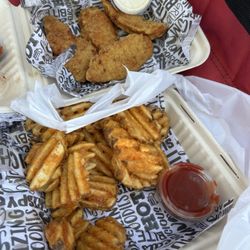 Dinkey Creek Inn - Waffle fries and chicken strips