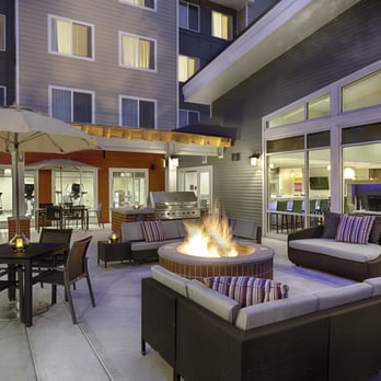 Residence Inn by Marriott Pullman - Outdoor patio with grill and fire pit - Hotels Near Me - Pullman, Washington