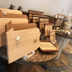The Nesting Box Market And Creamery - Cutting board assortment