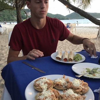 La Perla - Chicken and bean sopas and fish tacos - Seafood Near Me - Zihuatanejo, GRO La Perla - Chicken and bean sopas and fish tacos - Seafood Near Me - Zihuatanejo, GRO