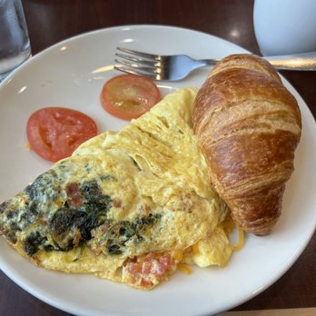 la Madeleine - Omelette with spinach, mushroom, tomato, and cheese. - Bakeries Near Me - Austin, Texas
