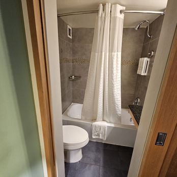 Vive Hotel Waikiki - Bathroom (queen bed with city view) - Hotels Near Me - Honolulu, Hawaii Vive Hotel Waikiki - Bathroom (queen bed with city view) - Hotels Near Me - Honolulu, Hawaii