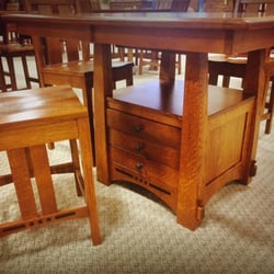 Welcome Amish Furniture - 48" x 48" Colebrook Cabinet with 1 butterfly leaf. 1/4 Sawn White Oak