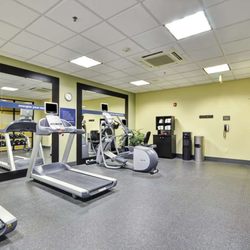 Hampton Inn & Suites North Charleston-University Blvd - Health club fitness center gym