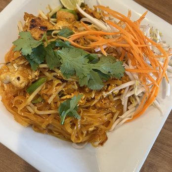 Thai Spoon Restaurant - chicken pad thai - Thai Near Me - Highland, California