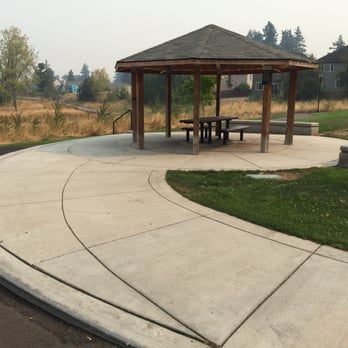 Evelyn Shiffler Park - Small shelter with grassy area on other side of park - Parks Near Me - Beaverton, Oregon
