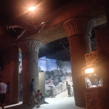 Long Island Aquarium - The two Pillars - Aquariums Near Me - Riverhead, New York
