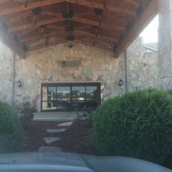 Timber Creek Inn & Suites - Porte cochere to Timber Creek Inn & Suites
