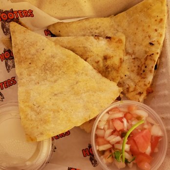 Hooters - So disappointing. Quesidilla is so thin, bland, and the salsa is not even salsa at all. - Sports Bars Near Me - Niagara Falls, Ontario