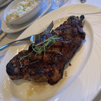 Eddie Merlot's - Prime New York Strip - Steakhouses Near Me - Cincinnati, Ohio Eddie Merlot's - Prime New York Strip - Steakhouses Near Me - Cincinnati, Ohio